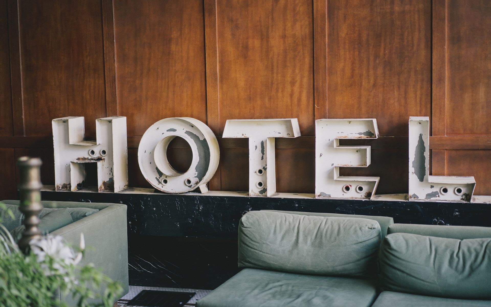 Survive Long Layovers at Airport Hotels